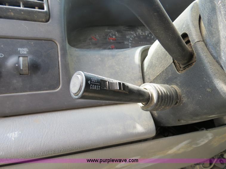 image for item B4892 1999 Ford F350 flatbed truck