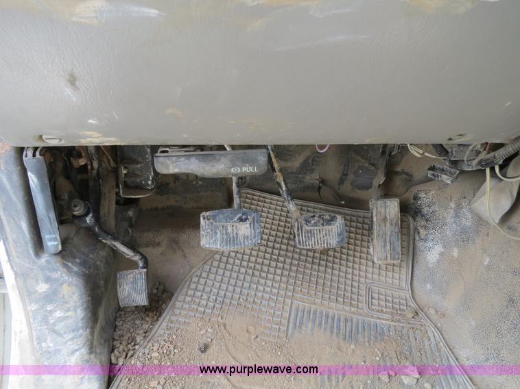 image for item B4892 1999 Ford F350 flatbed truck