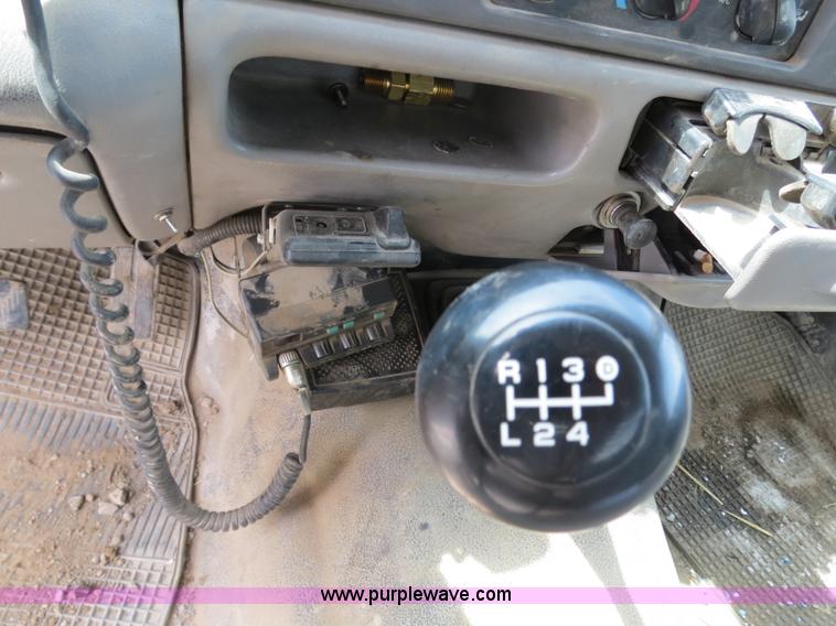 image for item B4892 1999 Ford F350 flatbed truck