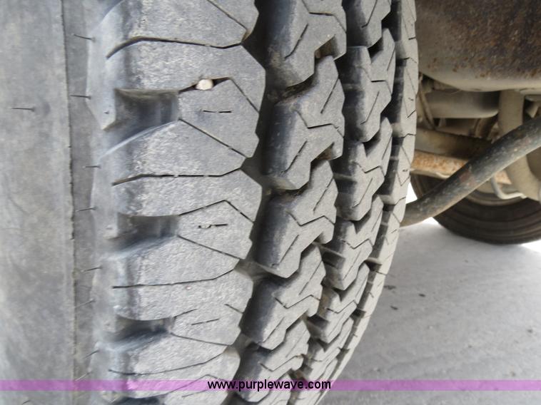 image for item B4892 1999 Ford F350 flatbed truck