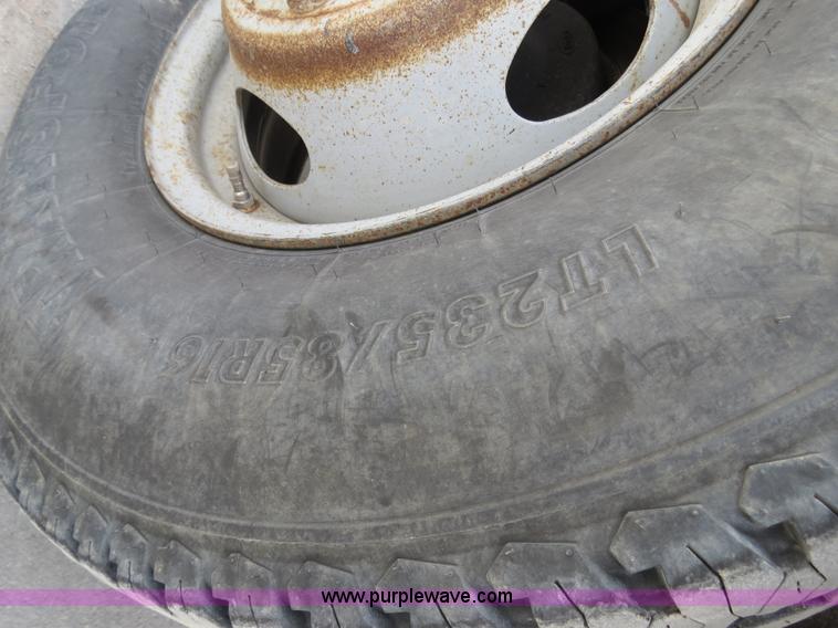 image for item B4892 1999 Ford F350 flatbed truck