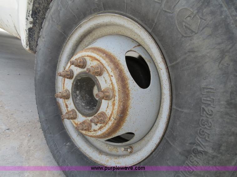 image for item B4892 1999 Ford F350 flatbed truck