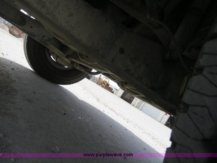 image for item B4892 1999 Ford F350 flatbed truck