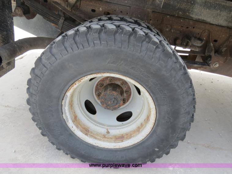 image for item B4892 1999 Ford F350 flatbed truck