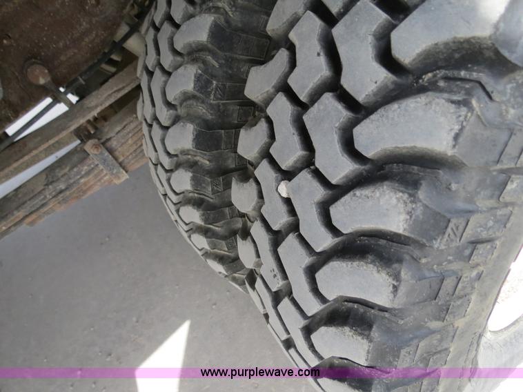 image for item B4892 1999 Ford F350 flatbed truck