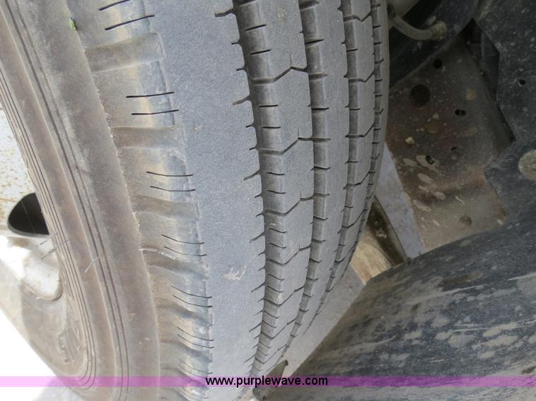 image for item B4892 1999 Ford F350 flatbed truck