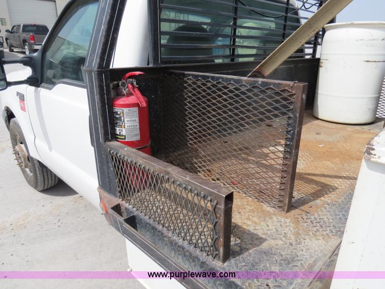 image for item B4892 1999 Ford F350 flatbed truck