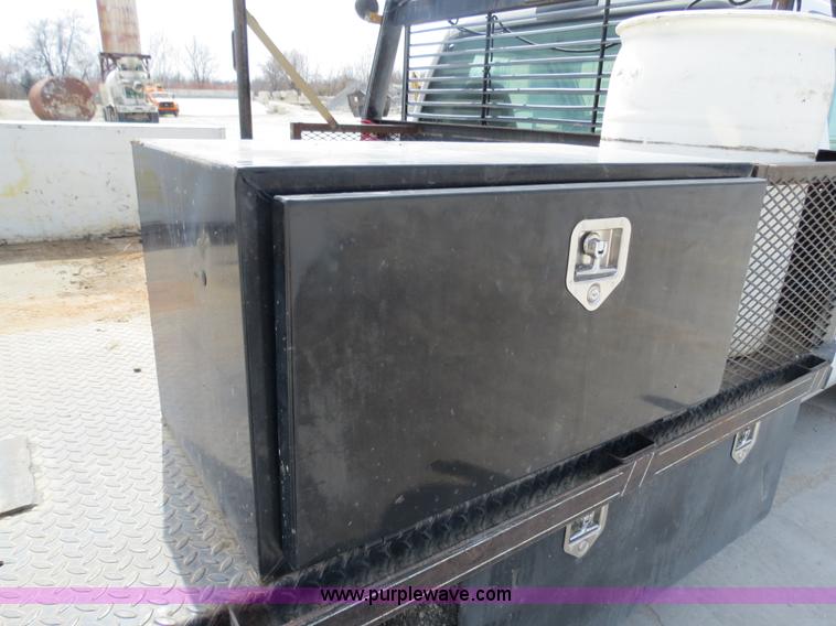 image for item B4892 1999 Ford F350 flatbed truck