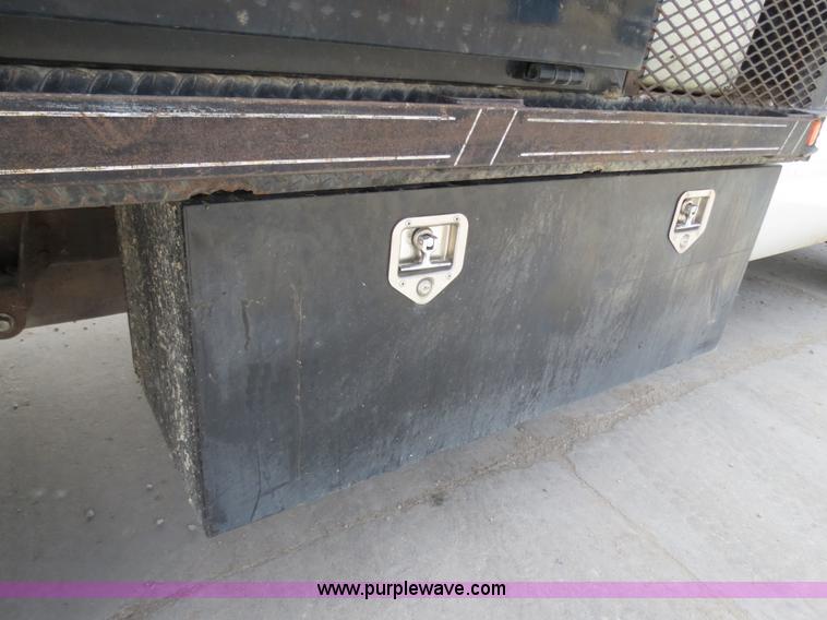 image for item B4892 1999 Ford F350 flatbed truck