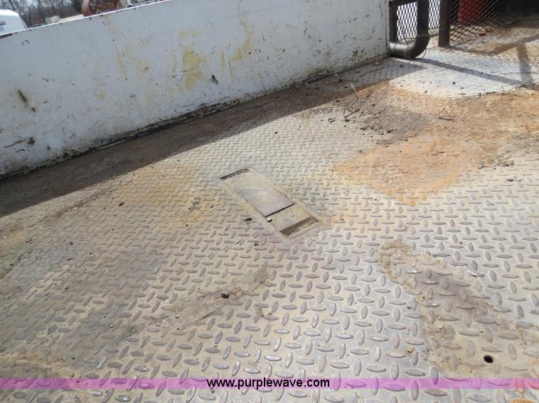 image for item B4892 1999 Ford F350 flatbed truck