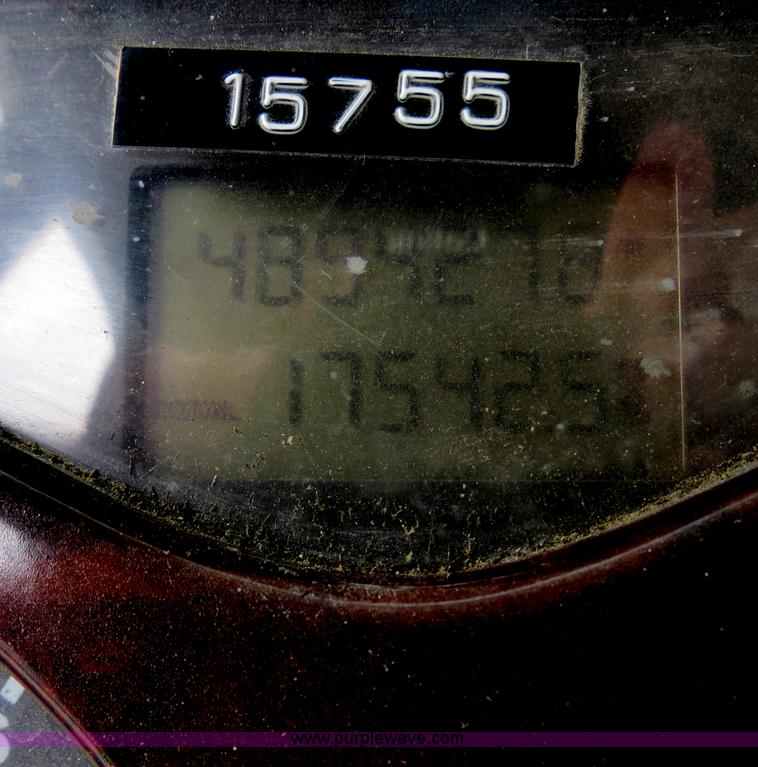 image for item B4894 2005 Mack CHN613 semi truck