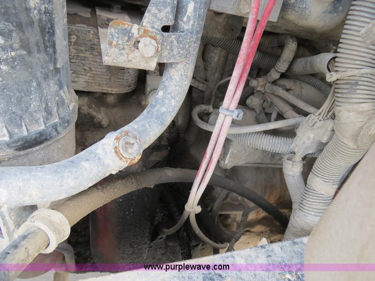 image for item B4894 2005 Mack CHN613 semi truck