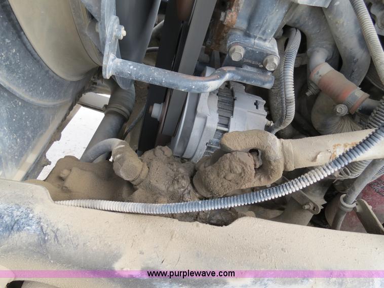 image for item B4894 2005 Mack CHN613 semi truck