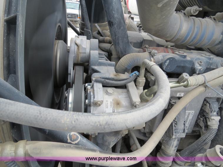 image for item B4894 2005 Mack CHN613 semi truck