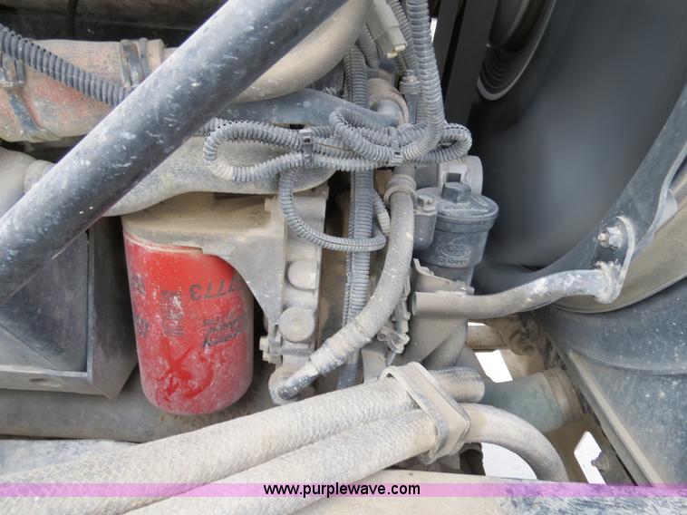 image for item B4894 2005 Mack CHN613 semi truck