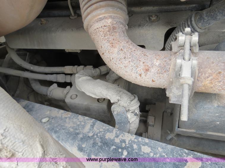 image for item B4894 2005 Mack CHN613 semi truck