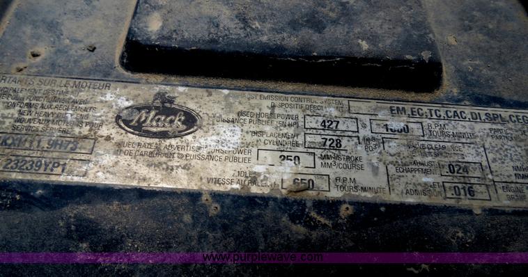 image for item B4894 2005 Mack CHN613 semi truck