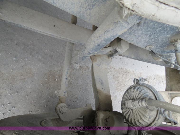 image for item B4894 2005 Mack CHN613 semi truck