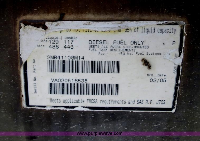 image for item B4894 2005 Mack CHN613 semi truck