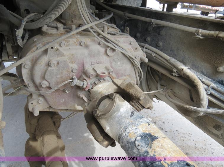 image for item B4894 2005 Mack CHN613 semi truck