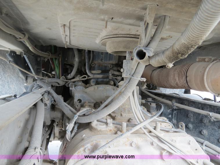 image for item B4894 2005 Mack CHN613 semi truck