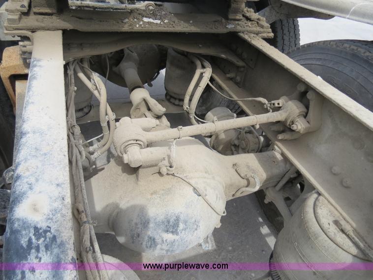 image for item B4894 2005 Mack CHN613 semi truck