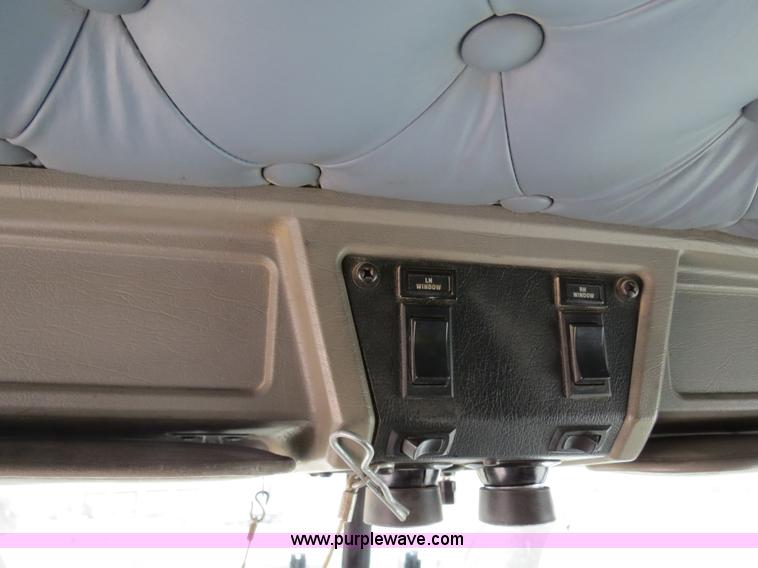 image for item B4895 2004 Kenworth T800 semi truck