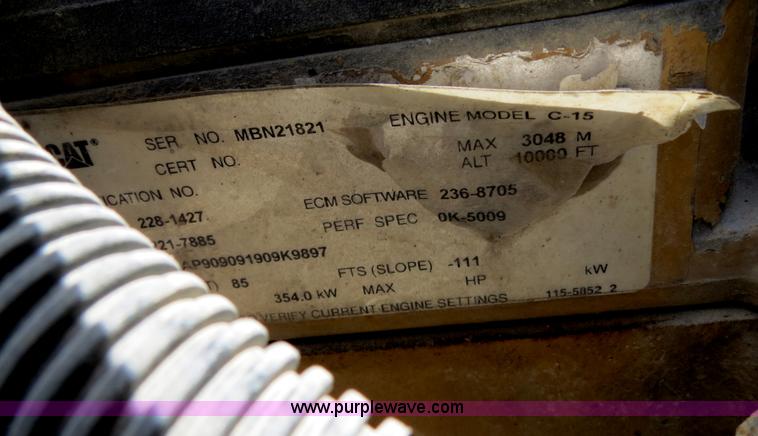 image for item B4895 2004 Kenworth T800 semi truck