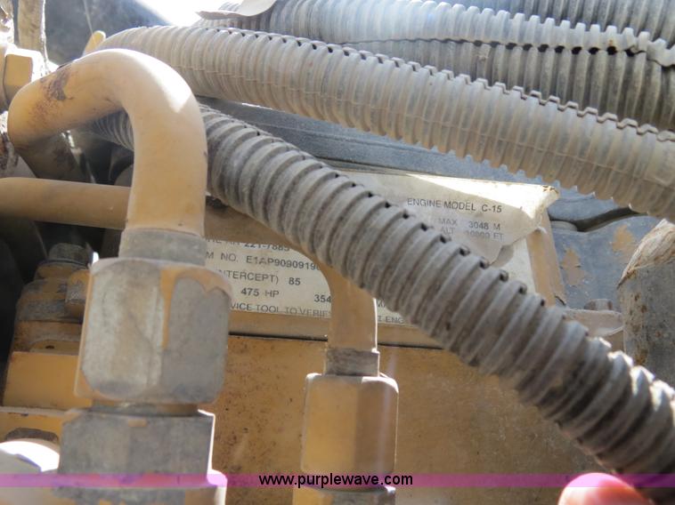 image for item B4895 2004 Kenworth T800 semi truck