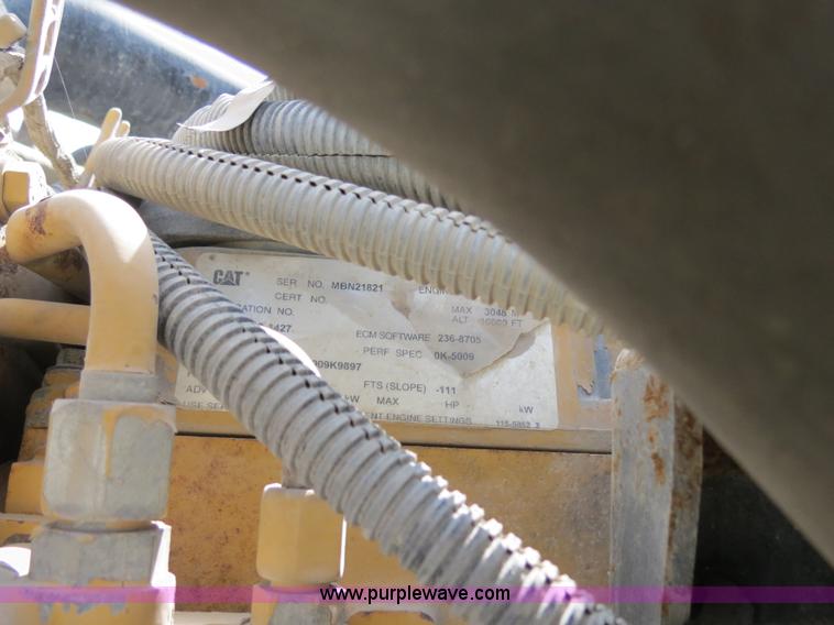 image for item B4895 2004 Kenworth T800 semi truck