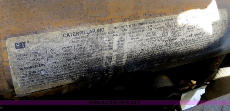 image for item B4895 2004 Kenworth T800 semi truck