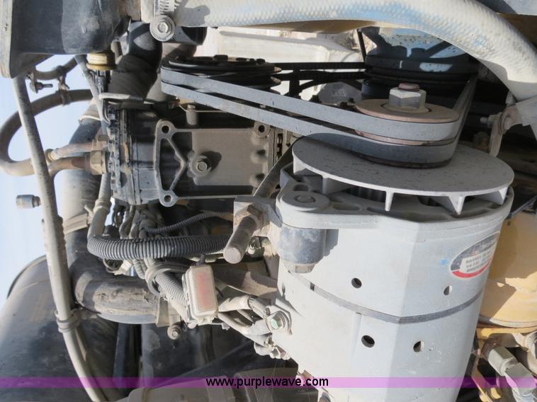 image for item B4895 2004 Kenworth T800 semi truck