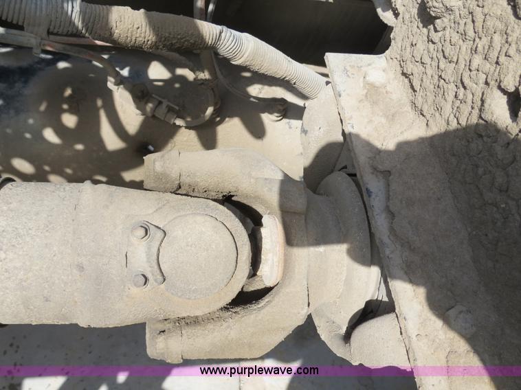 image for item B4895 2004 Kenworth T800 semi truck