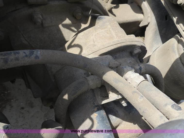 image for item B4895 2004 Kenworth T800 semi truck