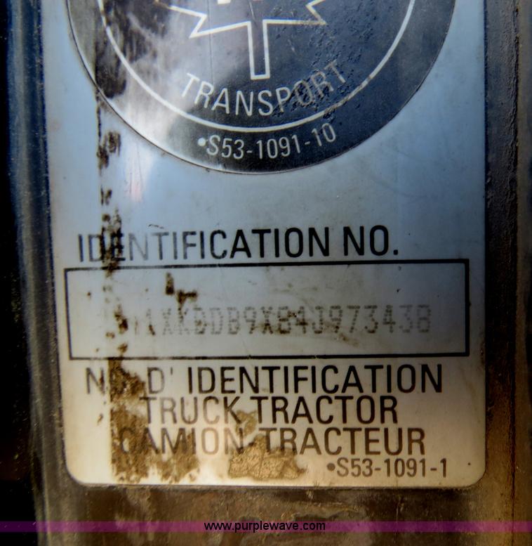 image for item B4895 2004 Kenworth T800 semi truck