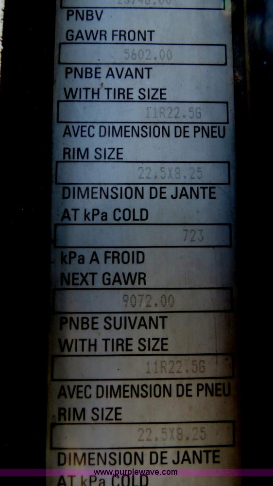 image for item B4895 2004 Kenworth T800 semi truck