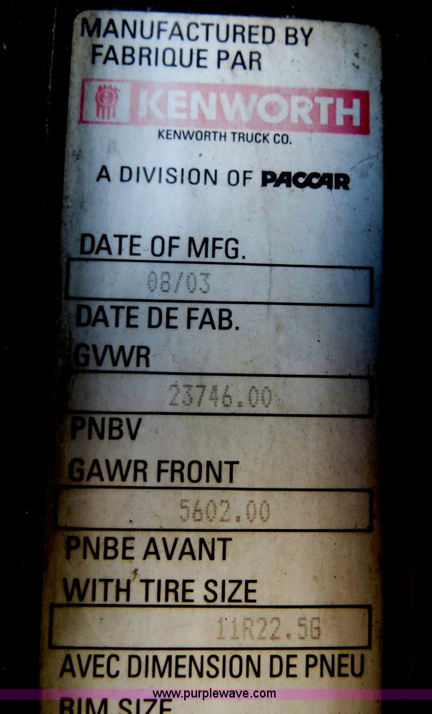 image for item B4895 2004 Kenworth T800 semi truck