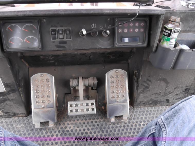 image for item C1917 1997 Caterpillar 953C track loader