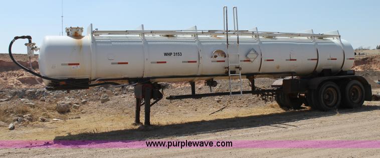 image for item C3788 1981 Trailmaster 100 barrel water tank trailer