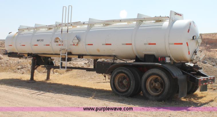 image for item C3788 1981 Trailmaster 100 barrel water tank trailer