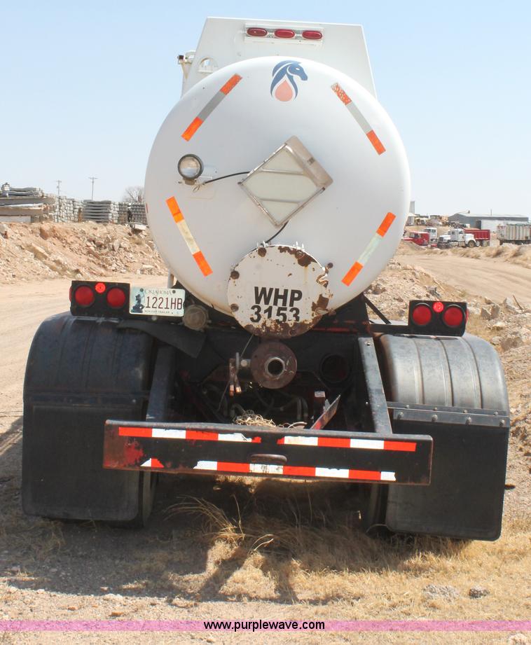 image for item C3788 1981 Trailmaster 100 barrel water tank trailer