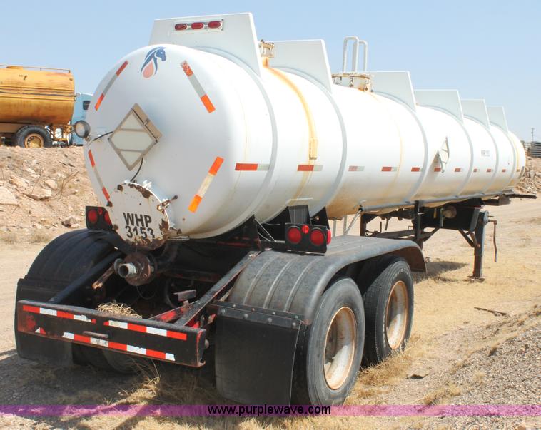 image for item C3788 1981 Trailmaster 100 barrel water tank trailer