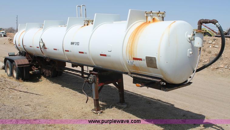 image for item C3788 1981 Trailmaster 100 barrel water tank trailer