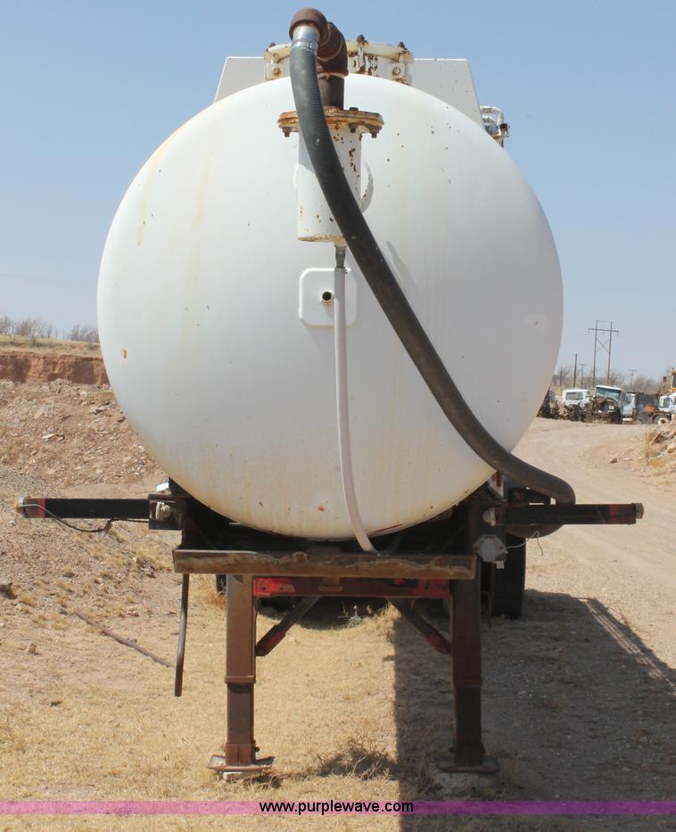 image for item C3788 1981 Trailmaster 100 barrel water tank trailer