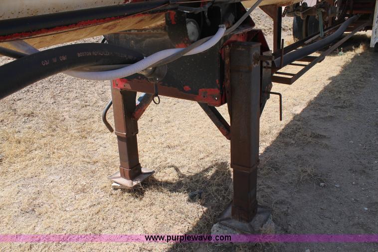 image for item C3788 1981 Trailmaster 100 barrel water tank trailer