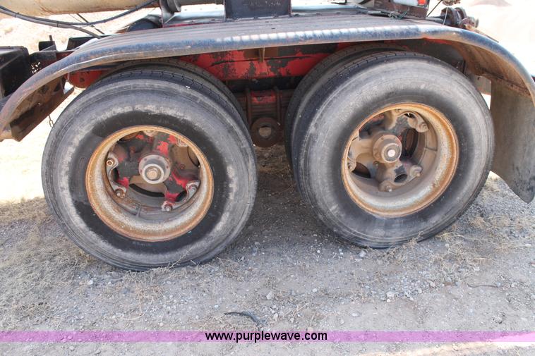 image for item C3788 1981 Trailmaster 100 barrel water tank trailer