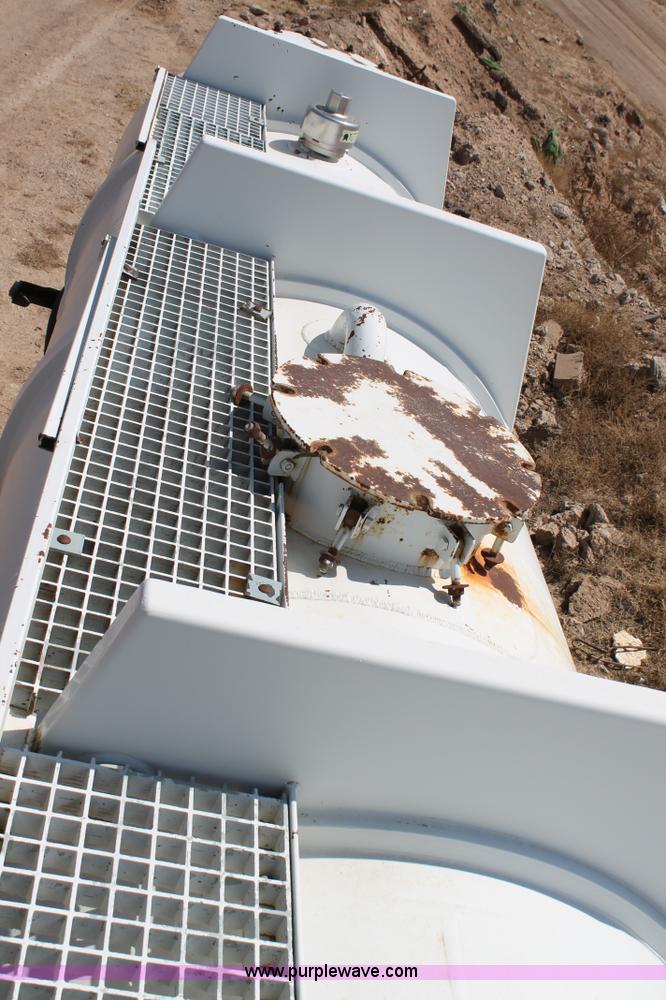 image for item C3788 1981 Trailmaster 100 barrel water tank trailer