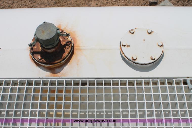 image for item C3788 1981 Trailmaster 100 barrel water tank trailer