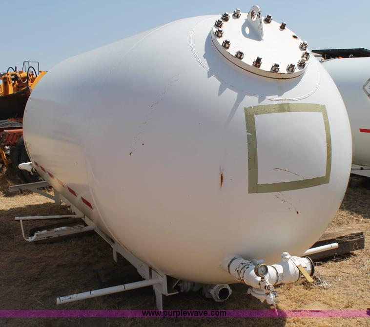 image for item C3789 1996 Arrow propane tank