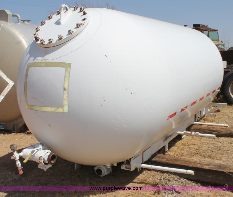 image for item C3789 1996 Arrow propane tank